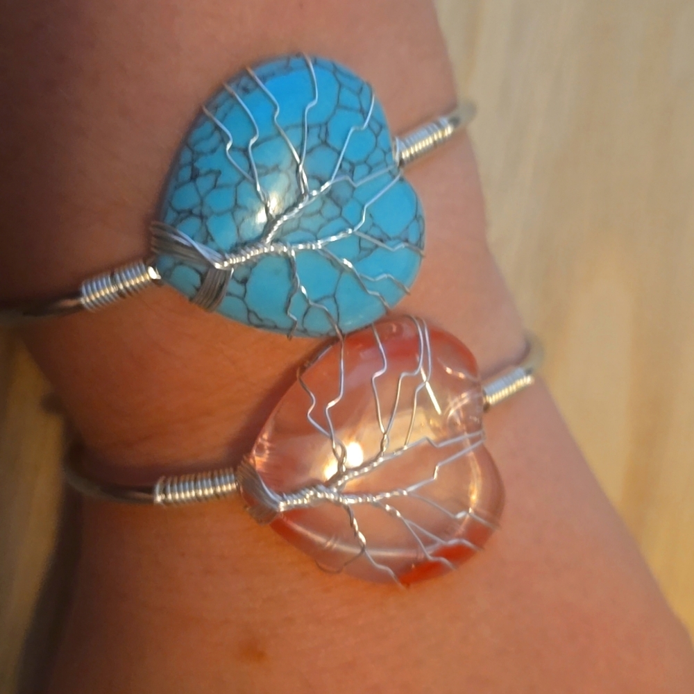 Wire Wrapped Cystal Bracelets!! 🩷💜🩵🤍🖤